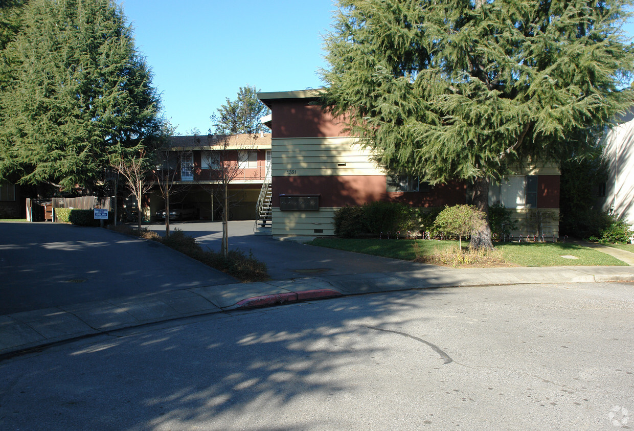 Primary Photo - 4321 Collins Ct