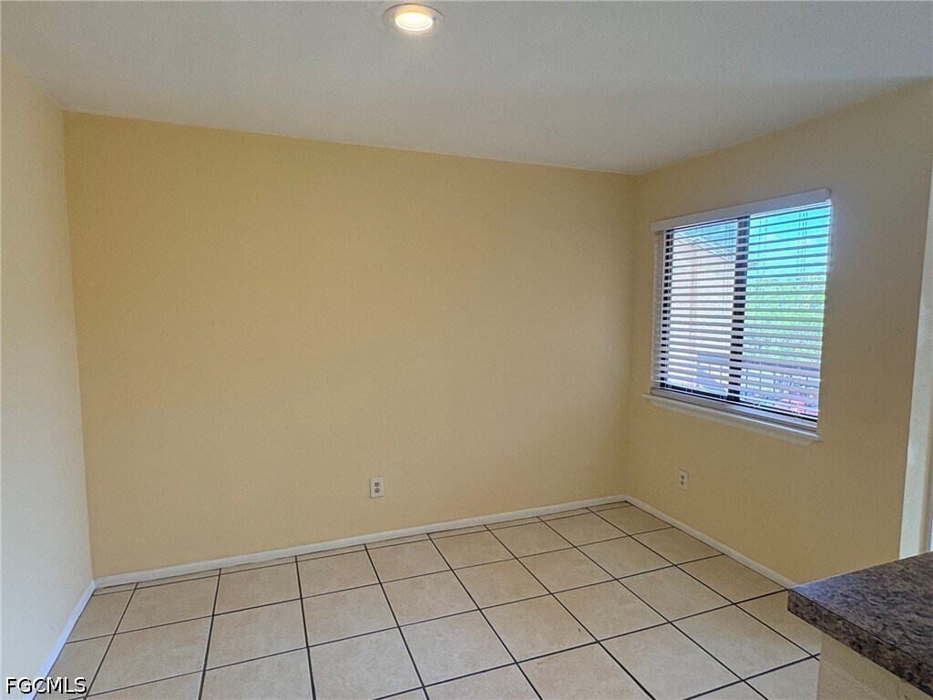 Building Photo - 2905 Winkler Ave