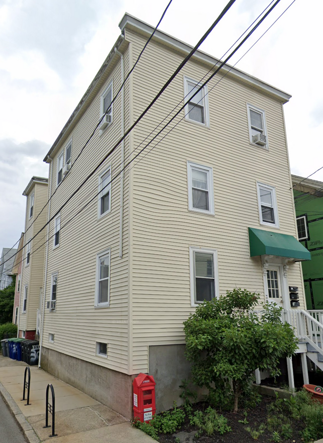Building Photo - 30 Hanson St