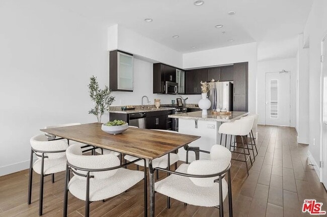 Building Photo - Beautiful Playa Vista Home With In Unit La...