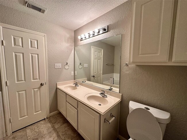 Building Photo - 2303 Summit Meadow Dr