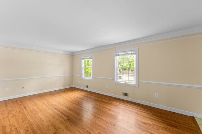 Building Photo - 4 Bed 3.5 Bath - Bethesda Colonial - Move ...