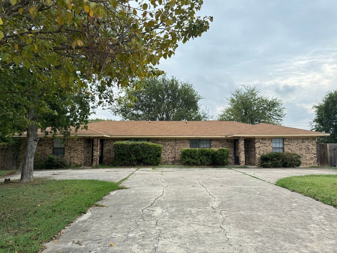 Primary Photo - 3802 Hereford Ln
