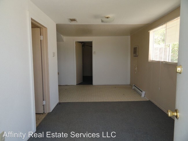 Building Photo - 2610 Mountain View Dr