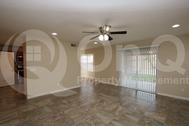Building Photo - 1132 W Bluebird Dr