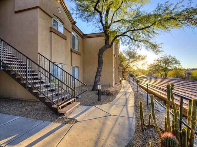 Building Photo - 2 Bedroom, 2 Bath