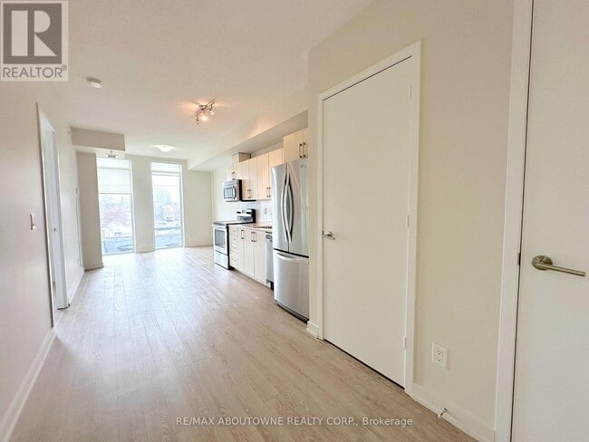 Building Photo - 763 Woodbine Ave