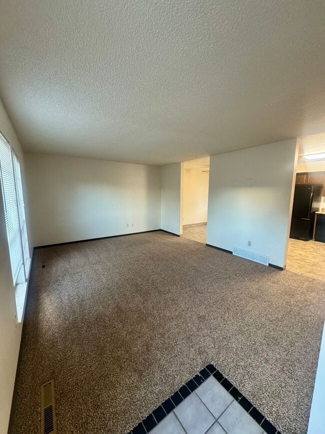 Building Photo - Vista Grande Terrace/4 Bedroom Home