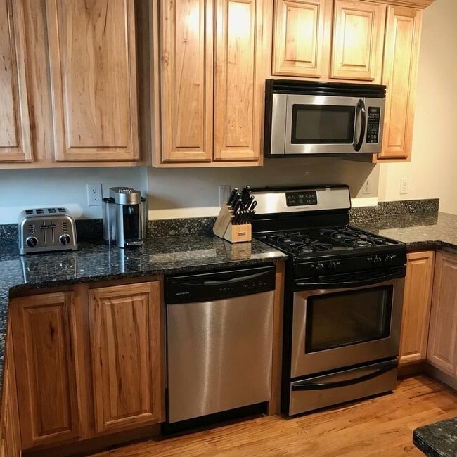 Building Photo - 120 Willow Ave