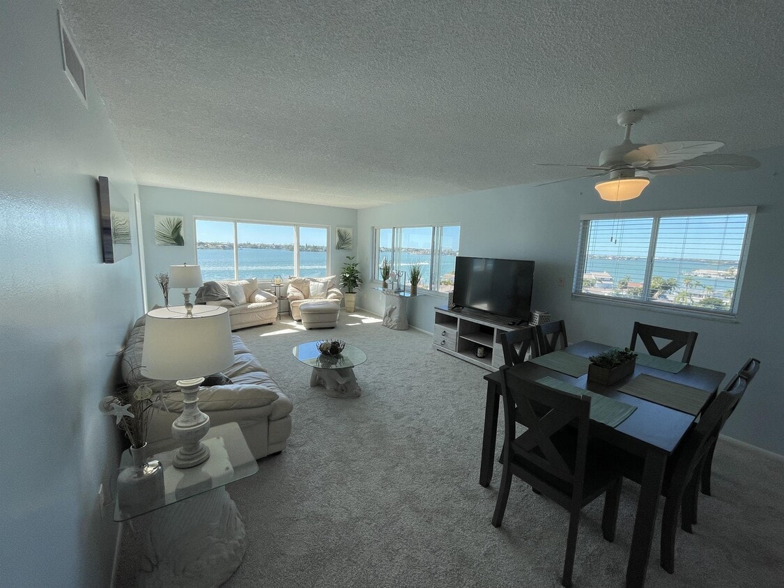 Primary Photo - 4750 Cove Cir