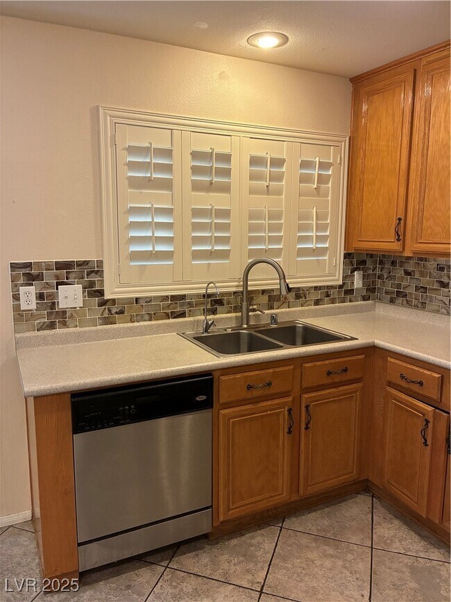 Foto del edificio - 11135 Verismo St