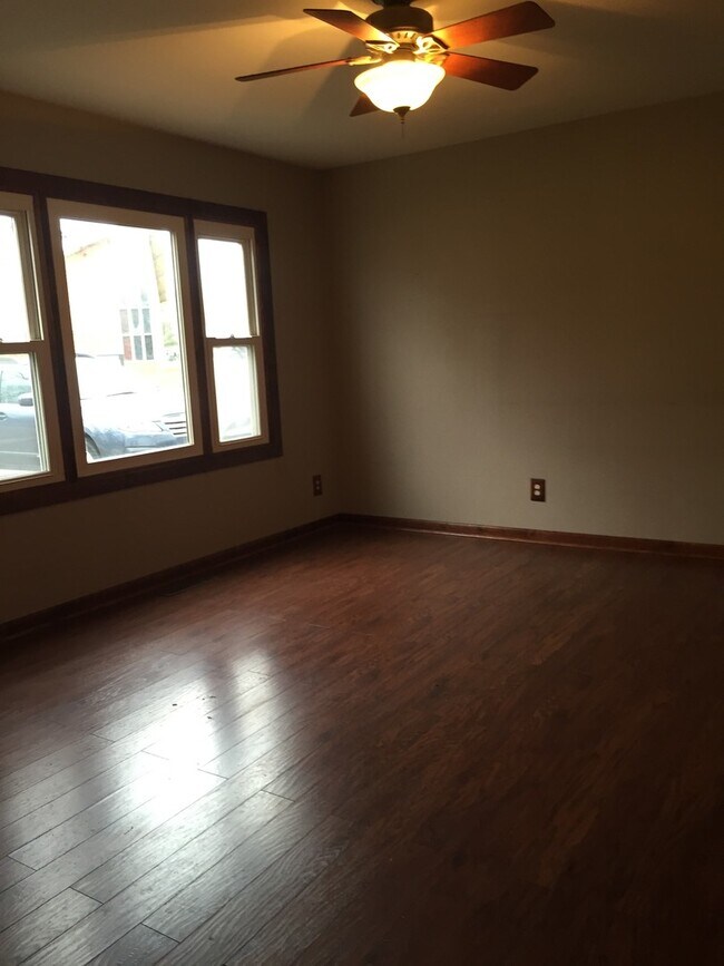 Building Photo - Sublease Available March 1st!