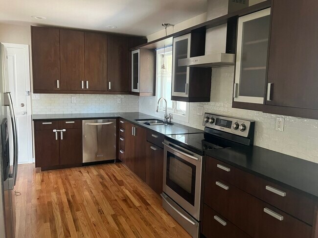 Foto del edificio - 12511 Jackson Ave