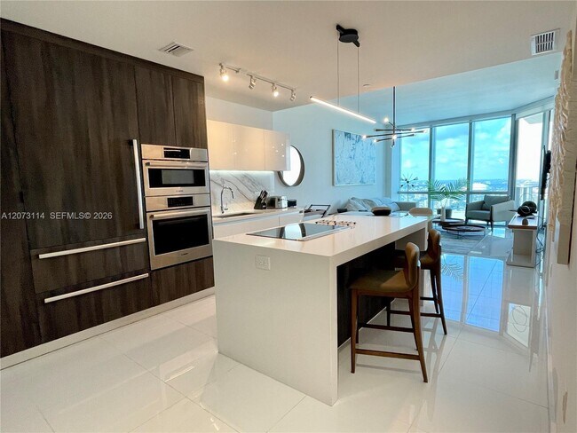 Foto del edificio - 851 NE 1st Ave
