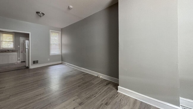 Building Photo - Adorable Refreshed 3 Bedroom Home w/ Washer & Dryer | SOUTHWEST