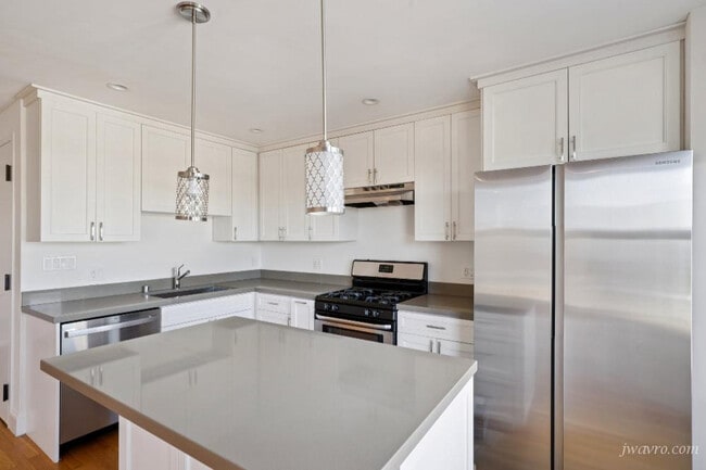 Building Photo - 641 Natoma St