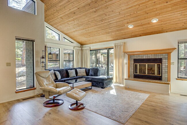 Foto del edificio - 1490 Valley Ranch Cir