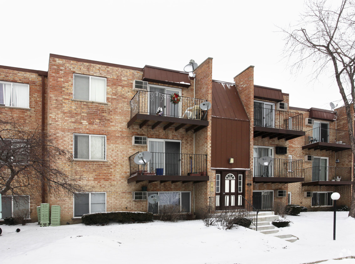 Primary Photo - 321 Hawthorne Cir
