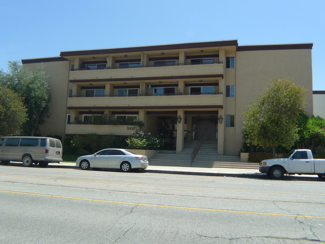 5412 Lindley Ave Unit 202, Encino, CA 91316 Condo for Rent in Encino