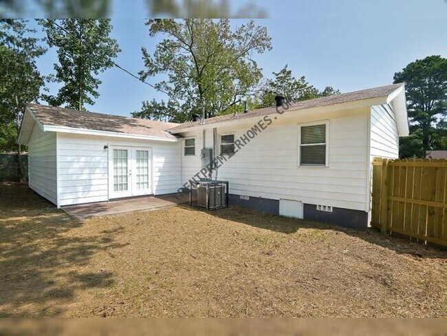Building Photo - 9114 Malabri Dr