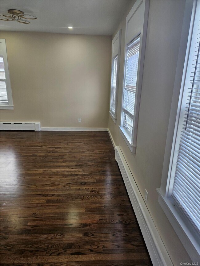 Building Photo - 94 Briggs Ave