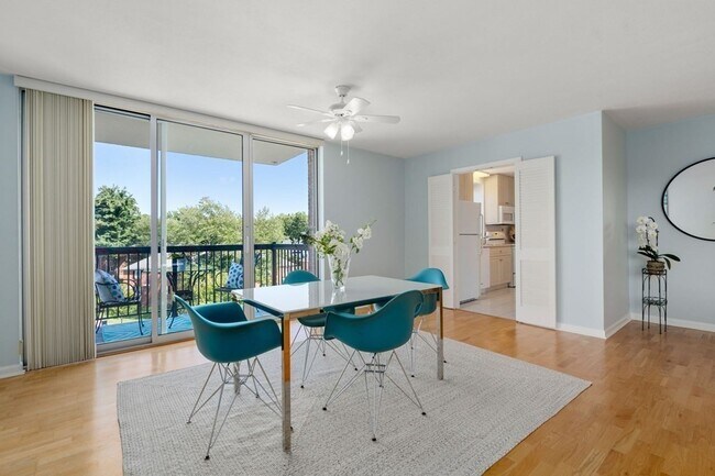 Foto del edificio - 20 Hammond Pond Pkwy