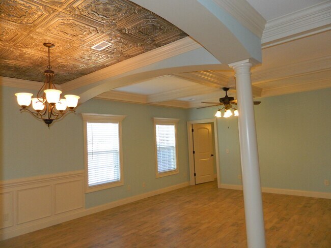 Building Photo - 1625 Pickford Ln