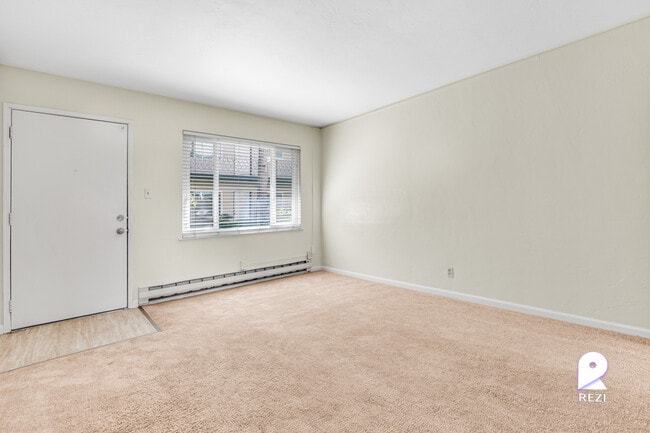 Building Photo - 420 S 3rd St