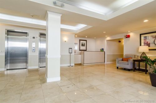 Building Photo - 5313 Collins Ave