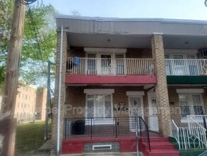 Building Photo - 2114 W Pacific St