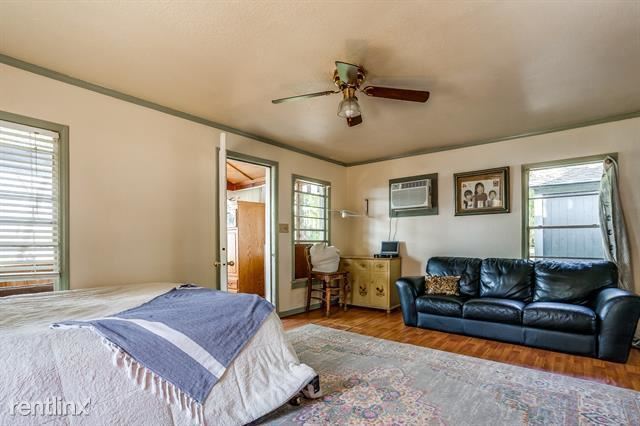 Building Photo - 1 br, 1 bath House - 2431 E Lake Dr