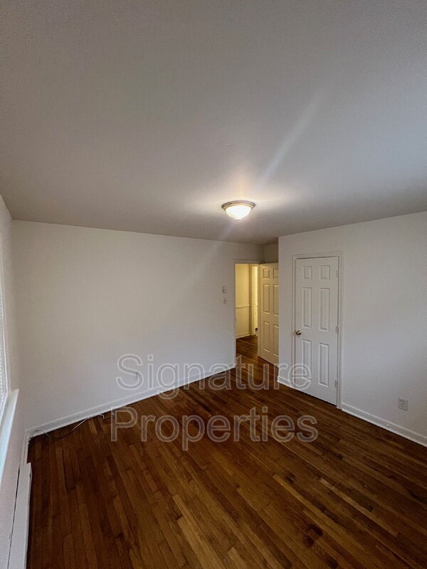 Building Photo - 208 N Cedar Ave