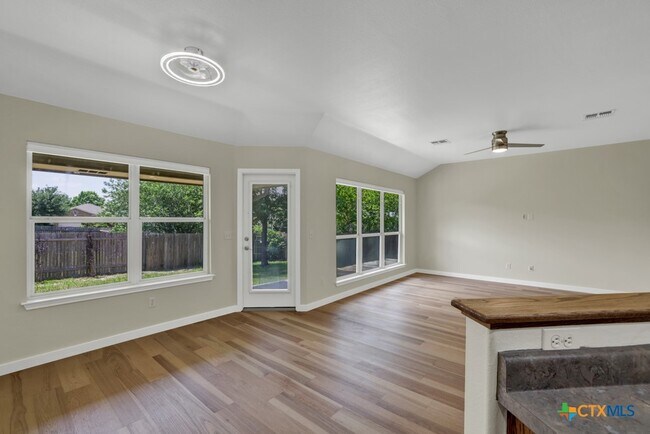 Building Photo - 2116 Bentwood Dr