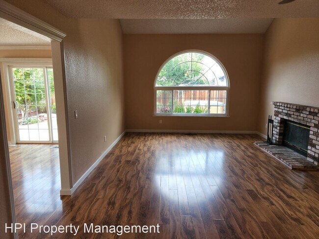 Building Photo - 3 br, 2.5 bath House - 845 Maria Dr