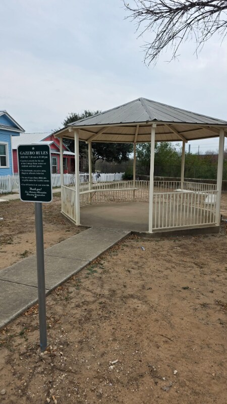 Building Photo - 614 Chihuahua St