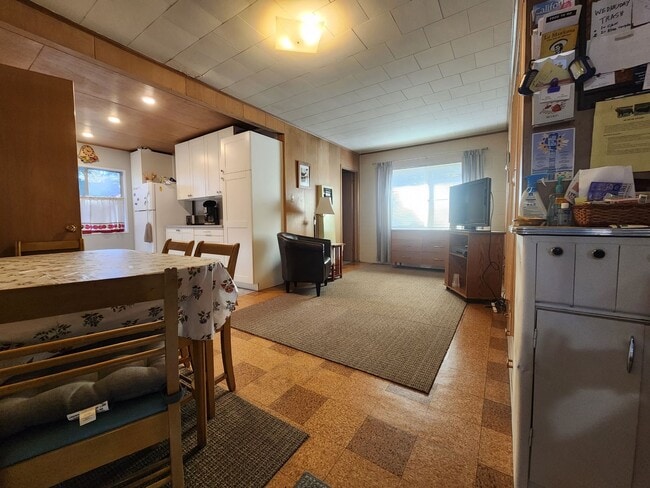 Foto del edificio - SKI LEASE: Close to Bus Line, Full Kitchen, 2 Living Areas