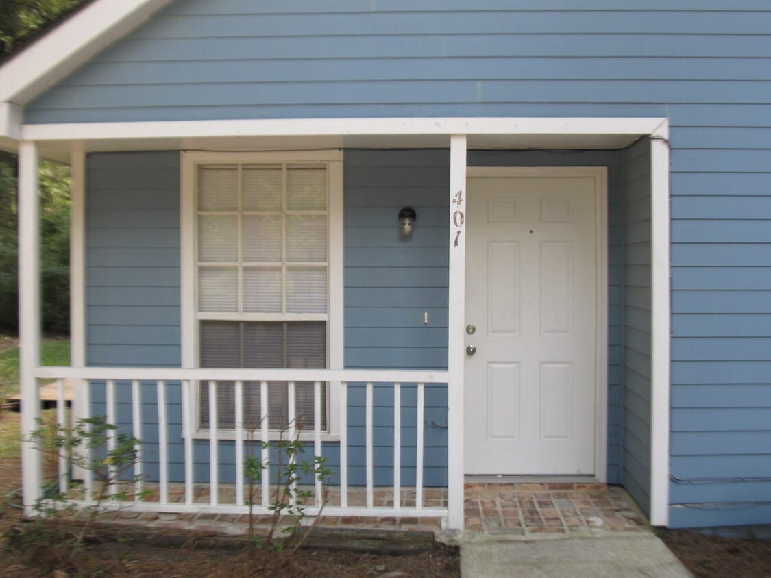 401403 W 6th Ave Unit 401 E 6th, Covington, LA 70433 Room for Rent