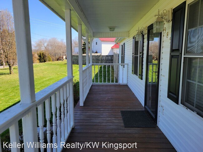 Building Photo - 3 br, 2.5 bath House - 385 Matson Rd.  - 3...