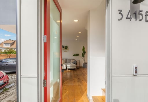 Building Photo - Stunning 2 bedroom w/rooftop deck in Beacon Hill!