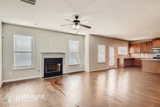 Foto del edificio - 5 br, 3 bath House - 250 Janney Circle UNIT