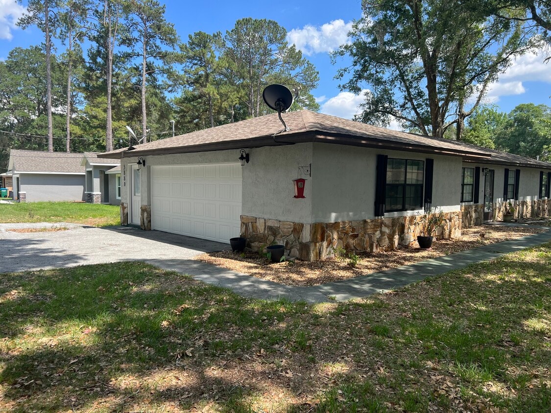 5880 SE 126th Ln, Belleview, FL 34420 House Rental in Belleview, FL