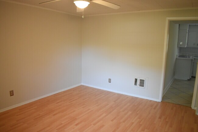 Building Photo - 2103 Pender Ave