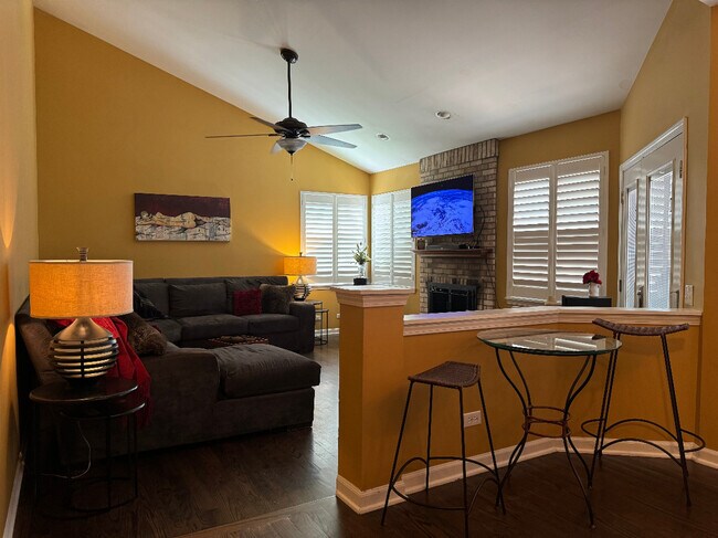 Foto del edificio - 459 Rock Hall Cir