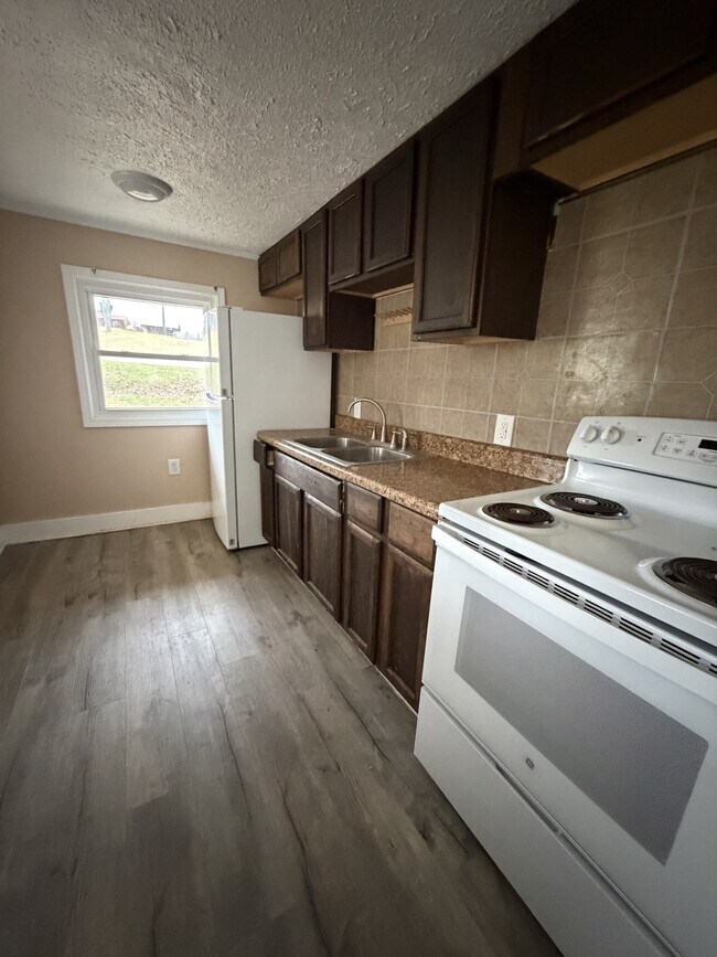 Foto del edificio - 1601 Macedonia Church Rd