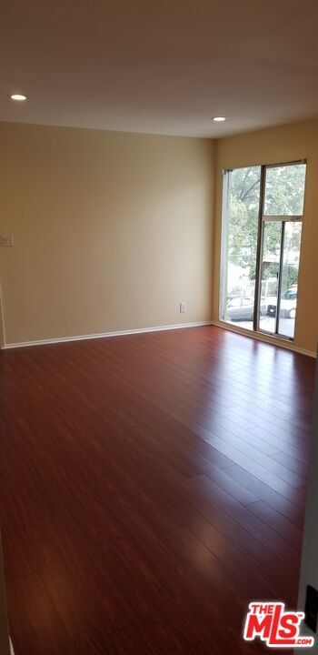 Building Photo - 5950 Carlton Way