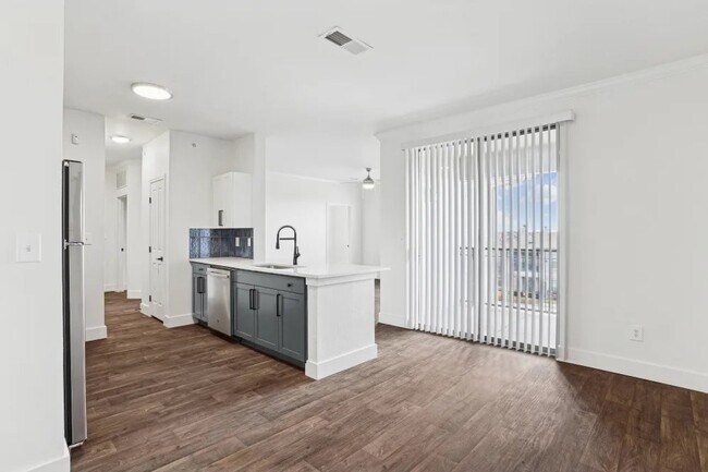 Foto del edificio - 7301 Oakmont Blvd