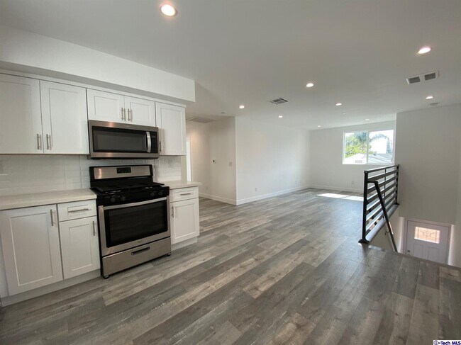 Foto del edificio - 5645 Willowcrest Ave