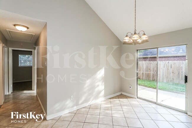 Building Photo - 6426 New World Dr