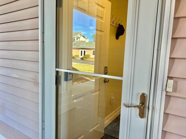 Foto del edificio - 628 Waterway Village Blvd