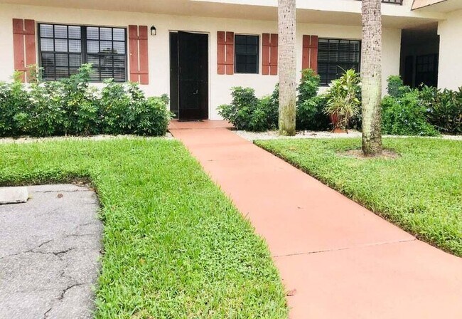Building Photo - 4701 Oak Terrace Dr